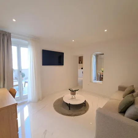 House Olenta - New From 2025 Apartment Split